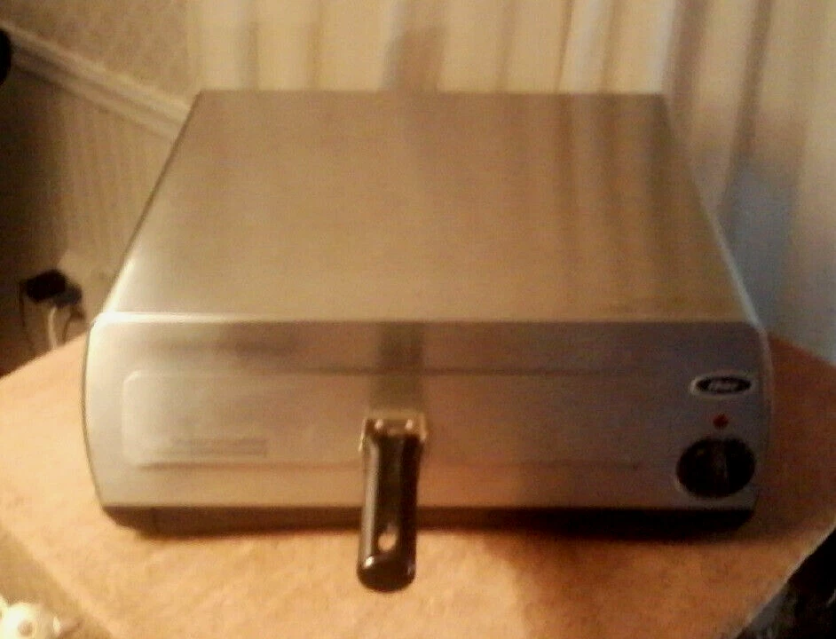 Stainless Steel Oster Countertop Pizza Oven Model 3224 - Deli Shop Equipment
Opens in a new window o