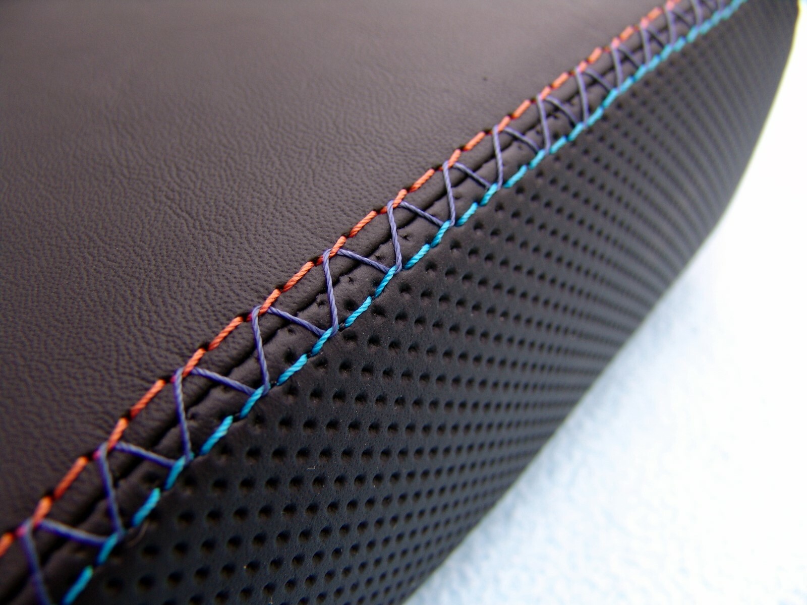 BMW E36 M3 ARMREST, NEW PLAIN / PERFORATED LEATHER WITH 3 COLOR