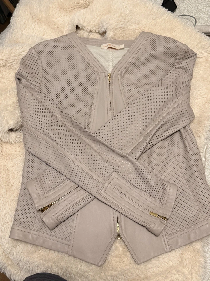 Chaqueta de cuero de cordero perforado Nicki Tory Burch para mujer talla 8 beige cremallera Foto 3 de 4