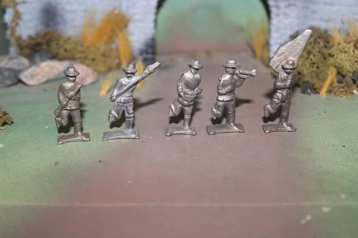 GREY KLIP IRON Toy Soldiers Set GC #3 COMPANY "C" CHARGING CIRCA 1930