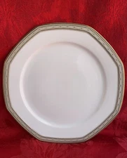 Makasa Tudor Row  Platter/ ChopPlate 11 3/4” Very Nice!!