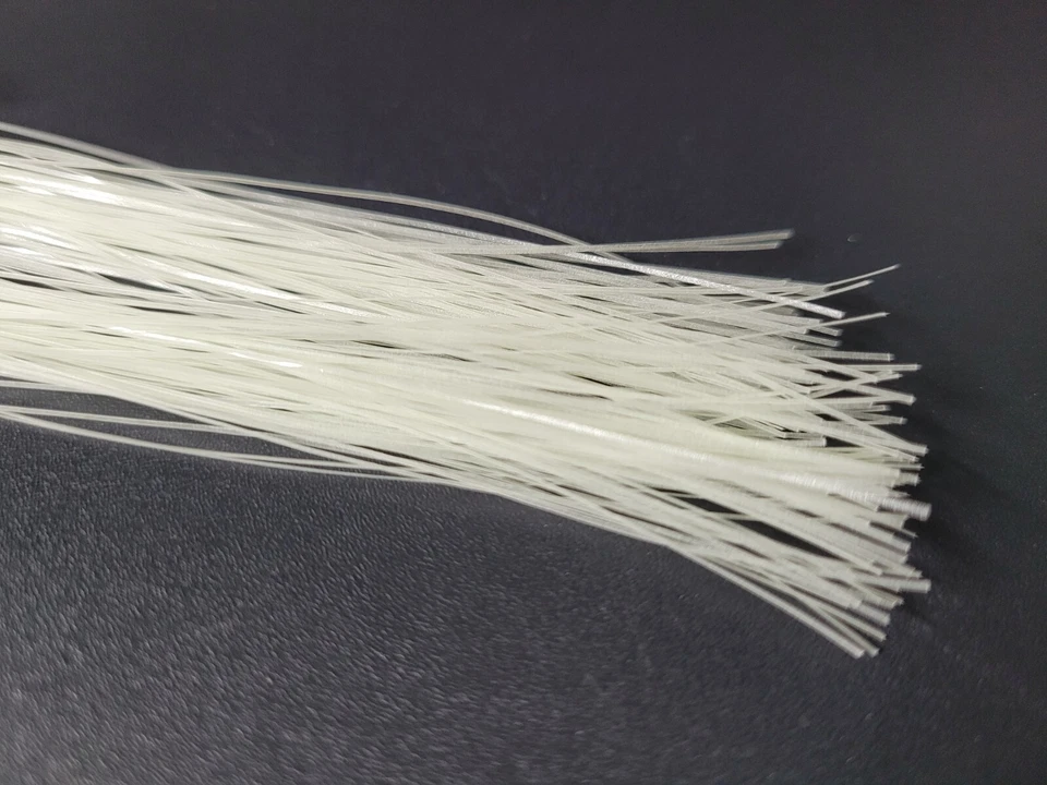 GLOW IN THE DARK FLASHABOU - Material Flash para atar moscas - Hank de 12 pulgadas - ¡NUEVO! Foto 2 de 4