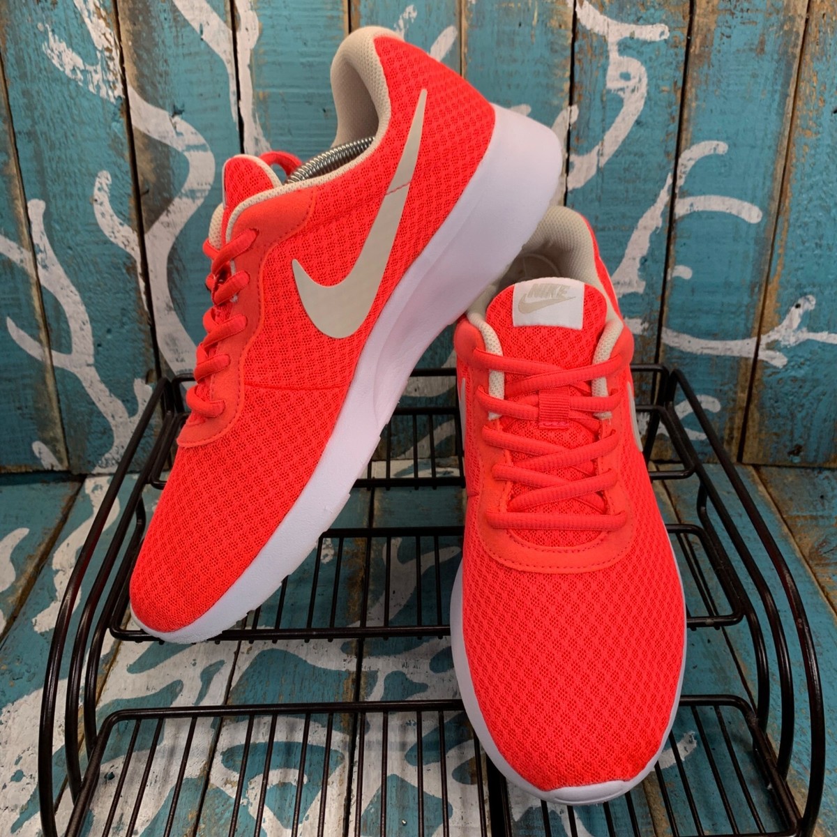 nike tanjun red