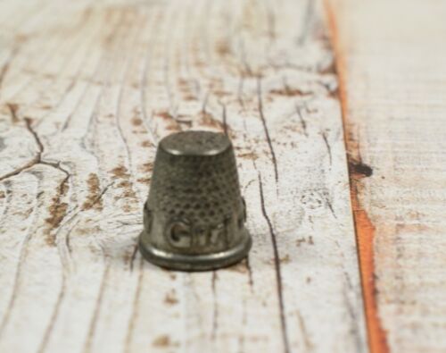 For A Good Girl Vintage Miniature Thimble ~ Very Cute ~ 11 mm's High - Picture 2 of 3