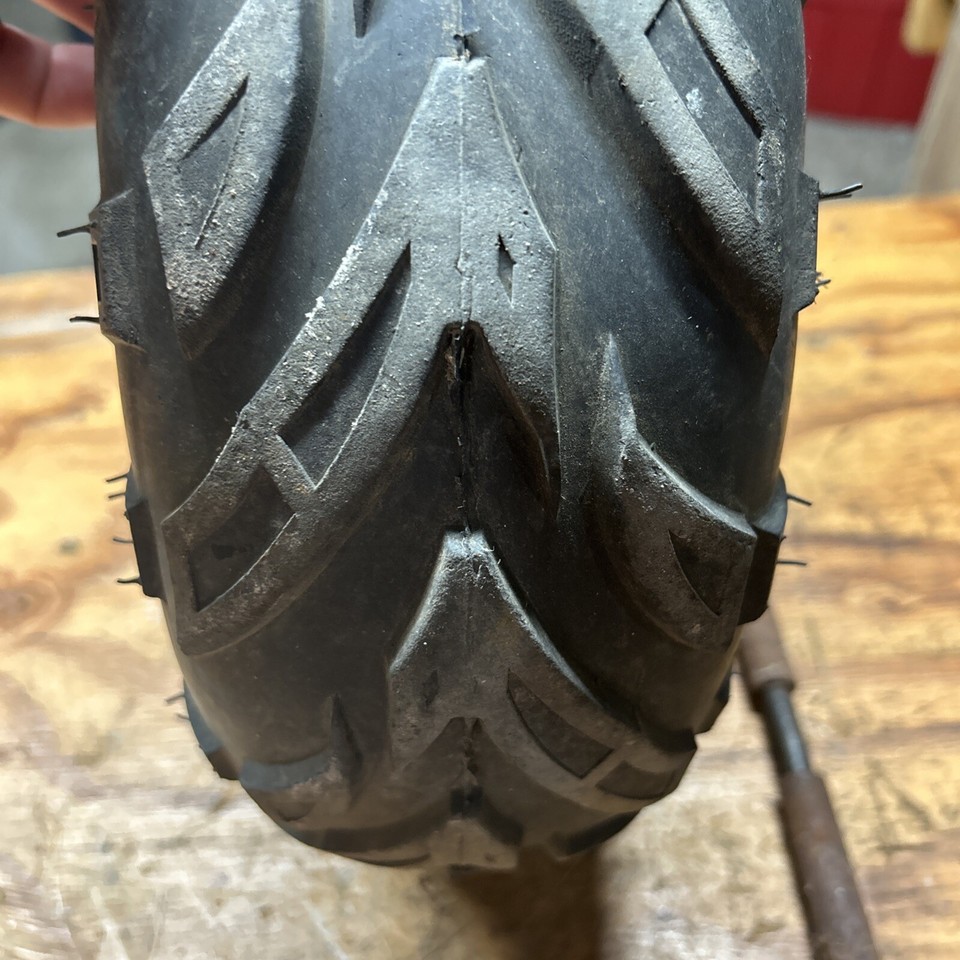 Stylish Motovox Mini Bike In Suburban Setting · Free Stock Photo - Foto 5