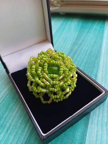 Chunky Statement Vivid Green Beaded Flower Elasticated Festival Party Ring - Picture 3 of 7