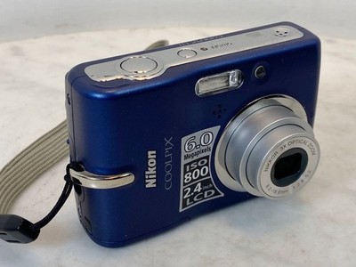 NIKON Coolpix L11 Blue Digital Camera. 6mp 3X Zoom Lens + SD Card
