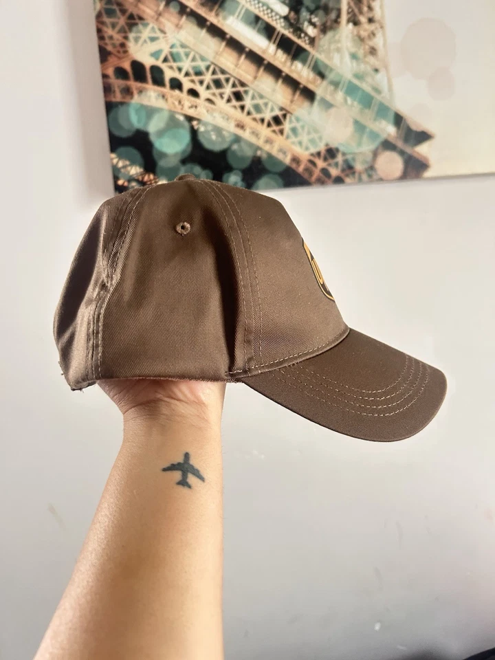 Protector de desgaste ajustable para sombrero/gorra UPS Foto 2 de 3