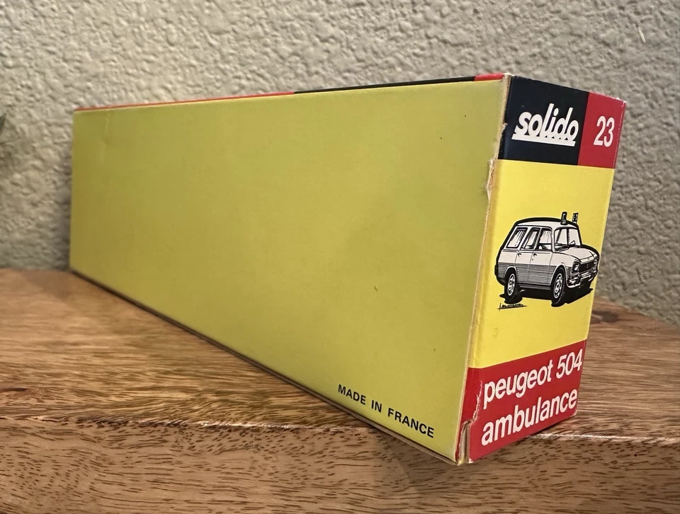 Ambulância Solido Peugeot 504 nº 23 escala 1/43 - Imagem 3 de 4