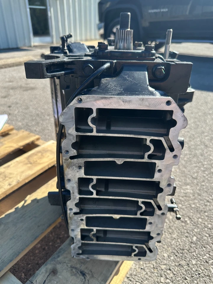 Cabezal eléctrico fueraborda Optimax V6 2T 2000 Mercury 135 hp de agua dulce fabricante de equipos originales Foto 4 de 4