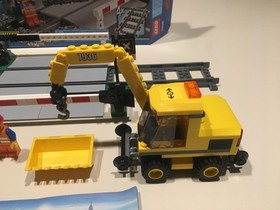 2010 Lego 7936 City Level Crossing Set Complete with Box and Instructions