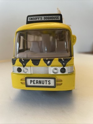 Peanuts Snoopy's Doghouse Diecast 5.5