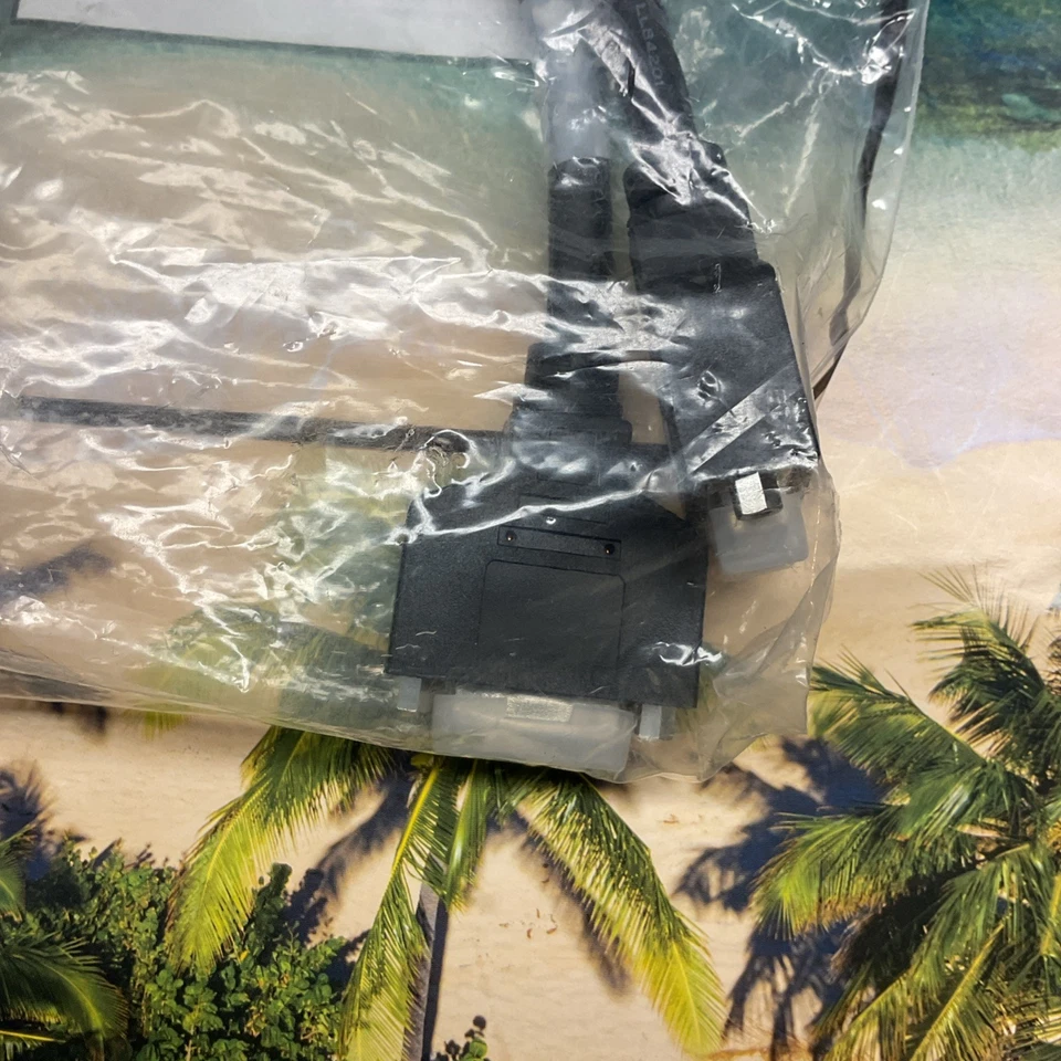 P576-001 Tripp Lite 1ft DMS-59 Graphics Card to Dual DVI Splitter Y Cable M/Fx2  - Image 3 of 4