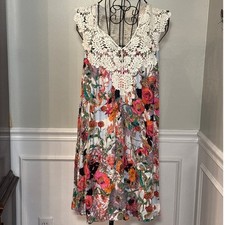 UMGEE USA Boutique Size Medium Floral Lace V Neck Collar Sleeveless Floral Dress