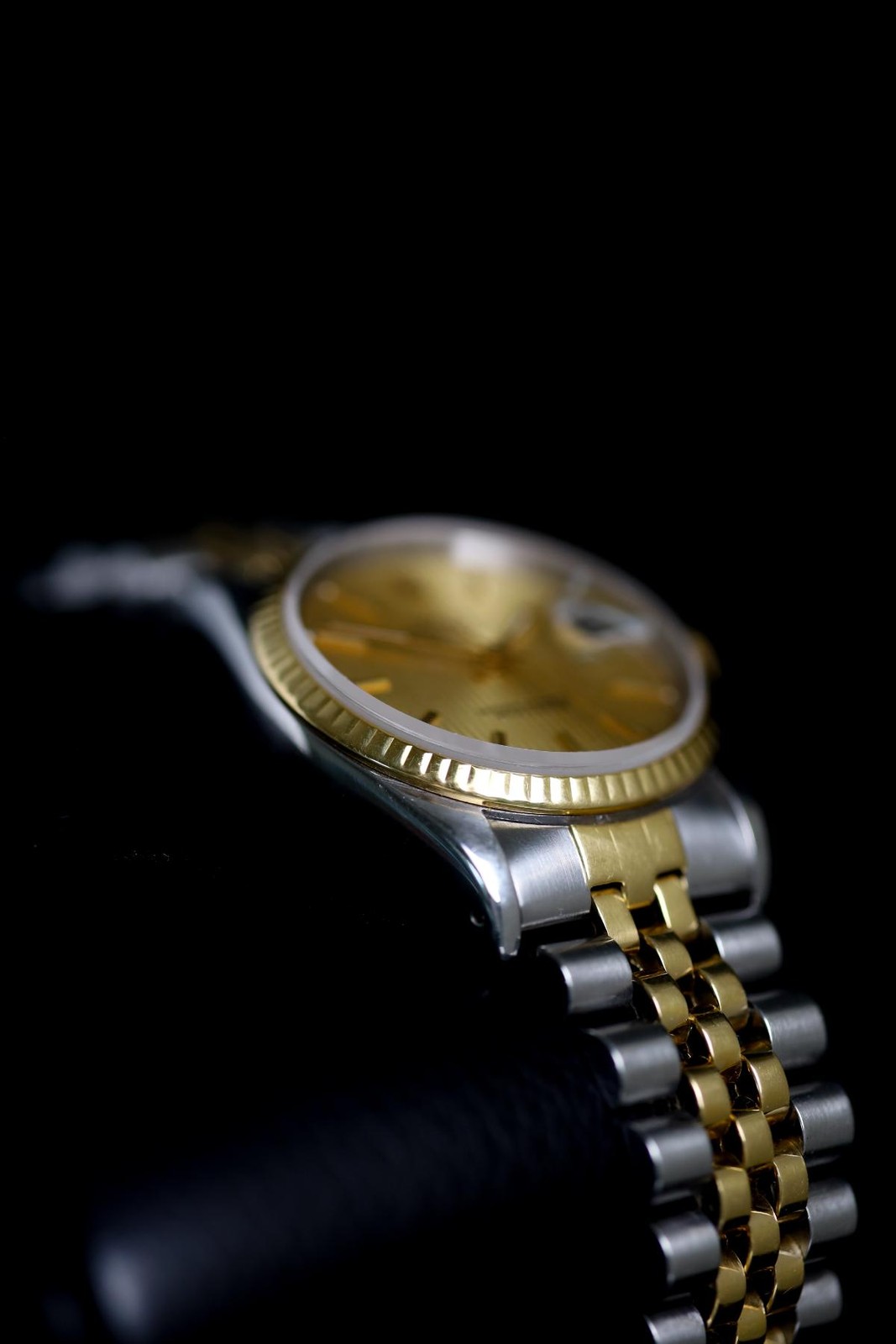 Rolex Datejust 36 16233 Two Tone Jubilee Champagne Tapestry Dial image 3