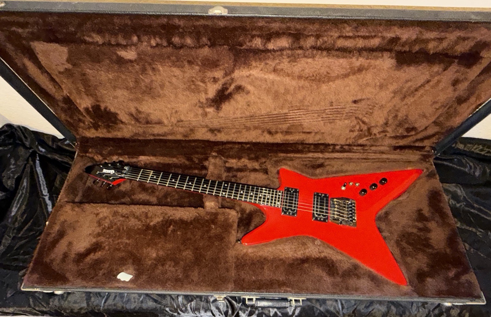 ➡️ Vintage Carvin V220 1984 Ferrari Red Set Neck Kahler Tremolo Super Shredder