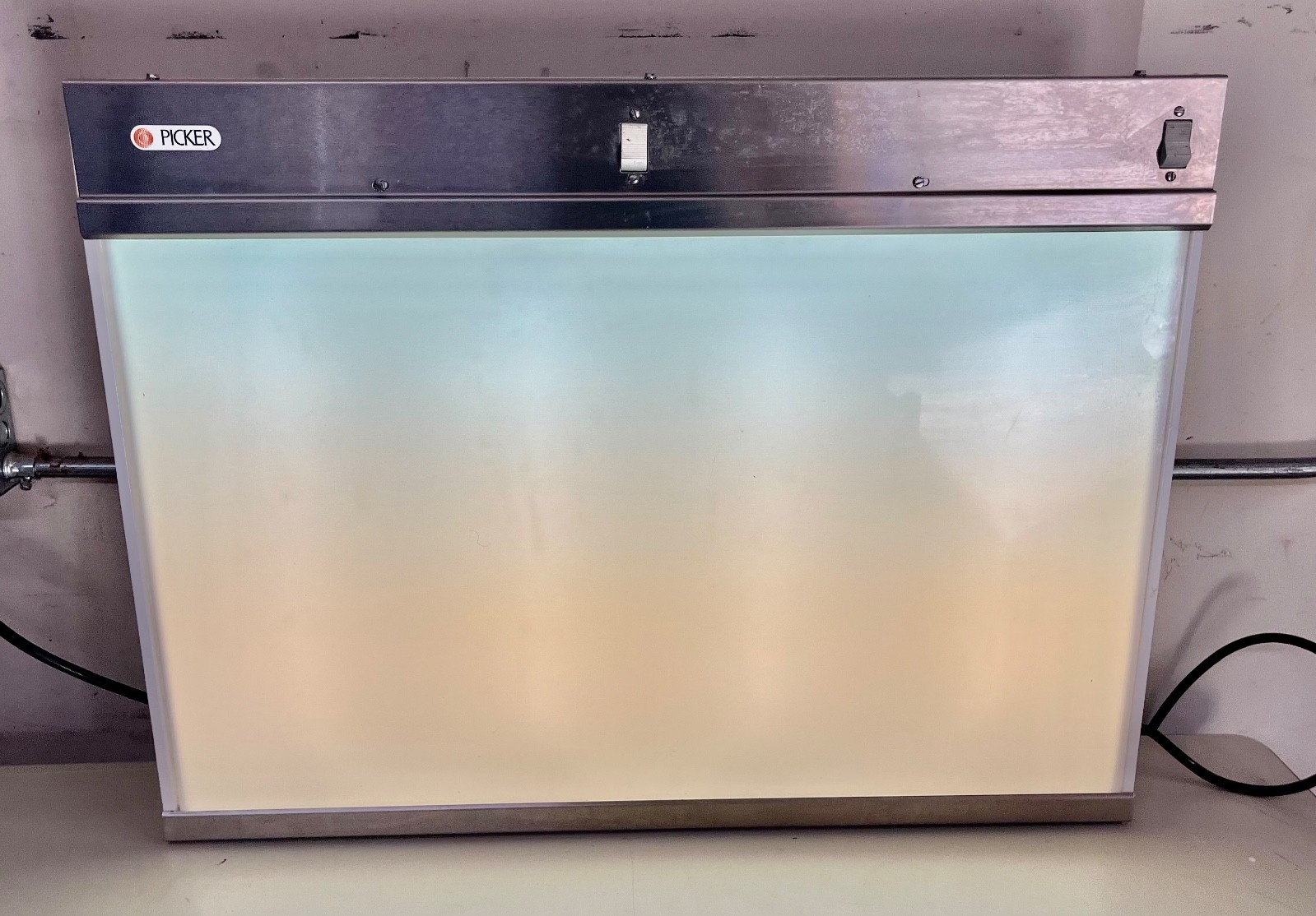 Picker 257480 double bank x-ray view box. GC, guaranteed.