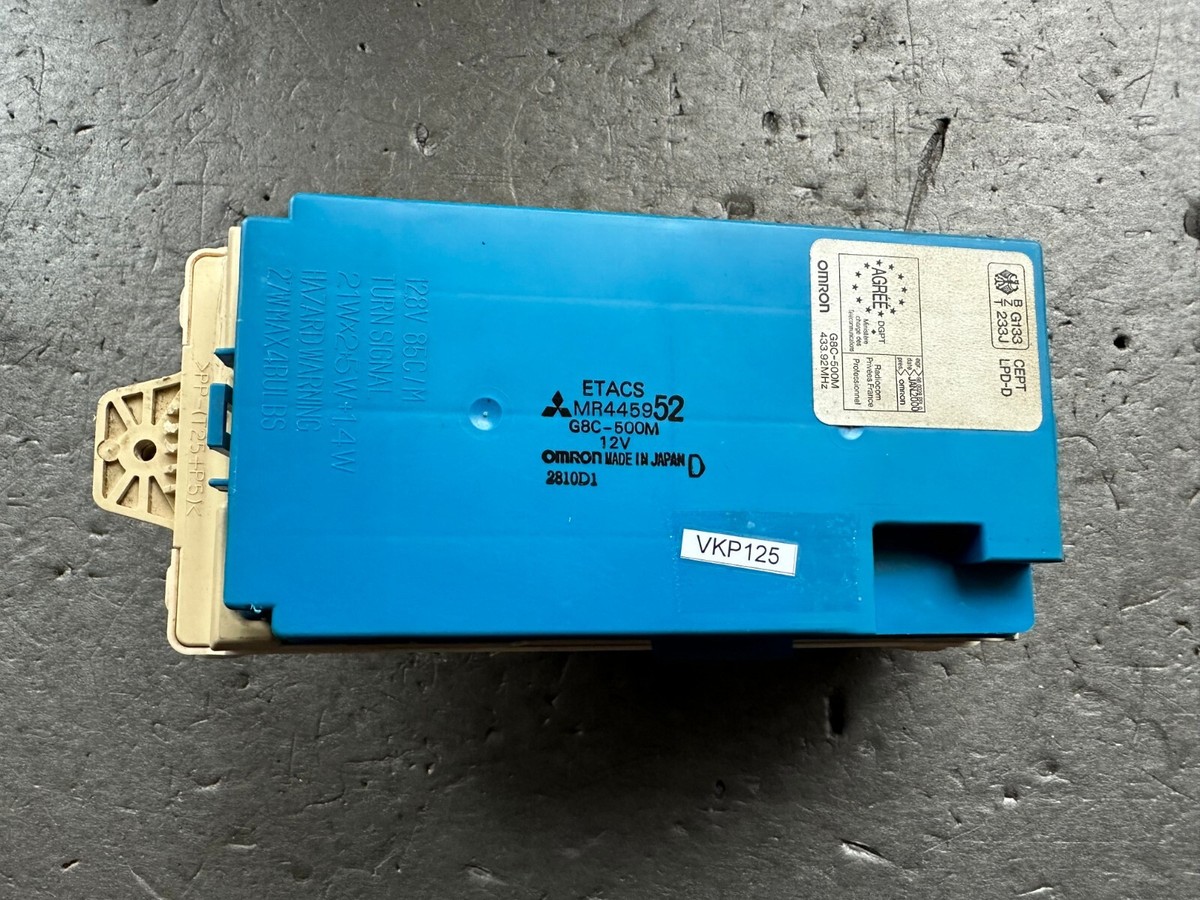 Genuine Mitsubishi Pajero 3.5 V6 Gdi 2000 Mk3 fuse box MR445952