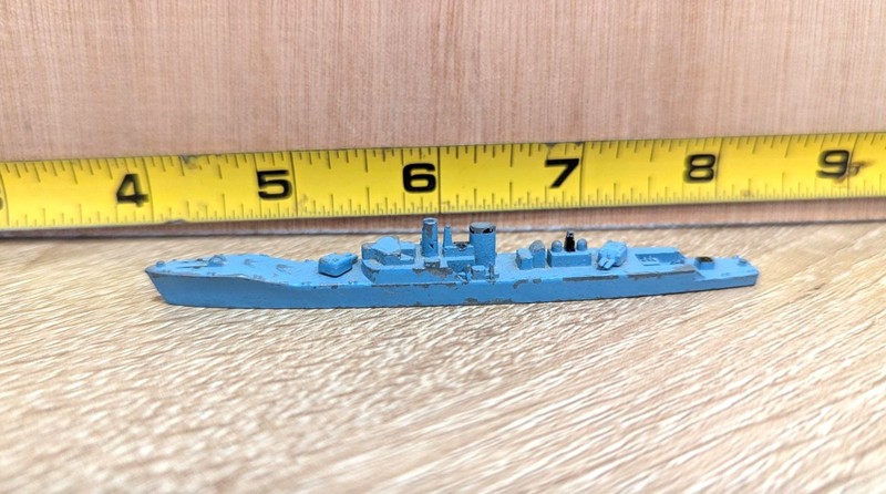 Three Triang Minic warships  M781 Whitby, M 789 Virago and M787 Vigilant