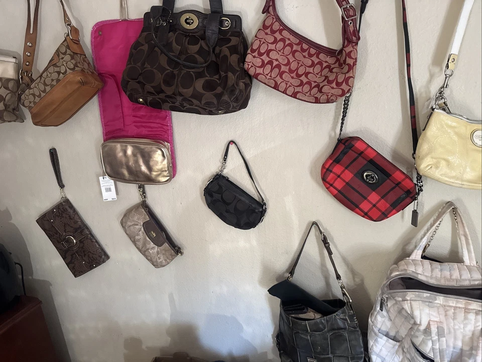 LOT OF Women's BAGS Handbags Purses - Image 3 of 4