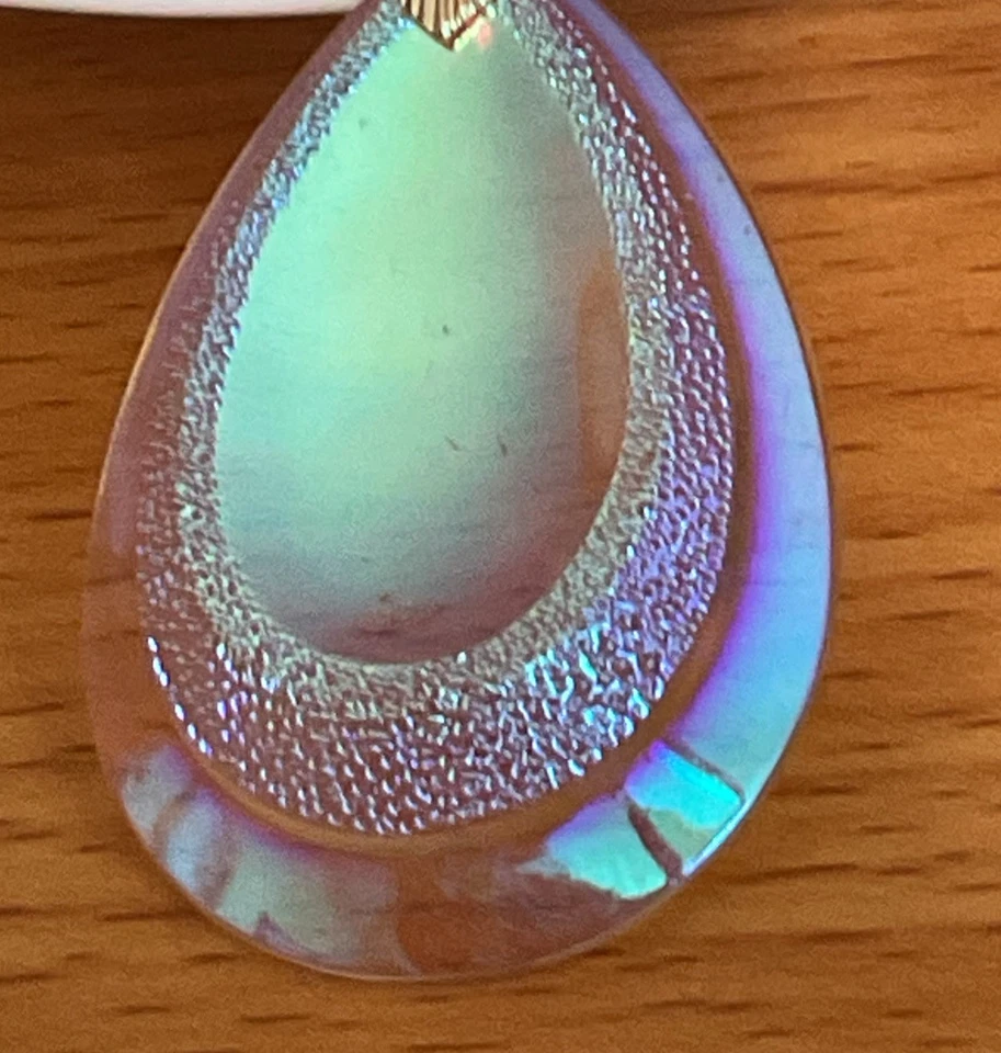 Schöner Anhänger der durch den Lichteinfällen die Farbe wechselt 4,5 x 3,5 cm - Bild 3 von 4