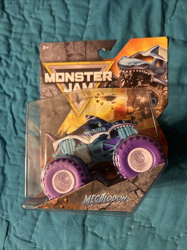 Megalodon Purple Tires Collide-A-Scope Series2