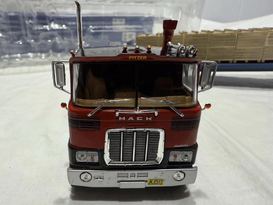 Camion Americani 1:43 DeAgostini Mack Serie F 1973 Pari al Nuovo No Italeri - Immagine 3 di 4