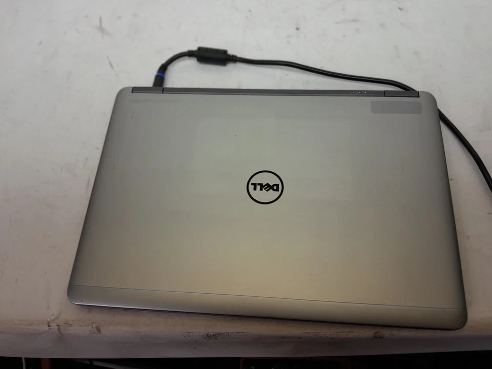 Dell Latitude e7440 | i7-4600U | 8GB DDR3 | 256GB SSD | Used | B - Image 2 of 4