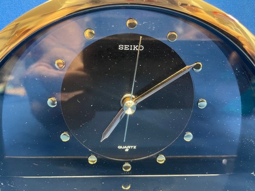 Vintage Seiko Half Moon Gold Tone Black Dial Mantle Clock TESTED WORKING QQZ137G - Picture 2 of 5