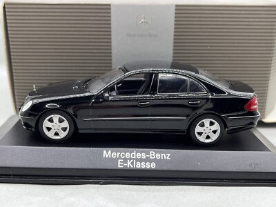 ミニチャンプス1/43 メルセデス・ベンツ Eクラス 2002年式 W211型 🇺🇦 1:43 Mercedes W211 2002 Minichamps 1/43 Melanit Black