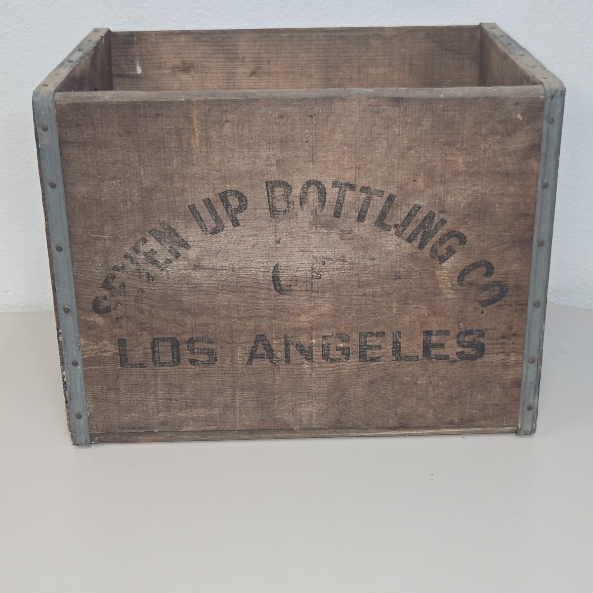 アメリカンビンテージ　Seven Up Bottling Co. 木製ボトル箱 s-l400.jpg