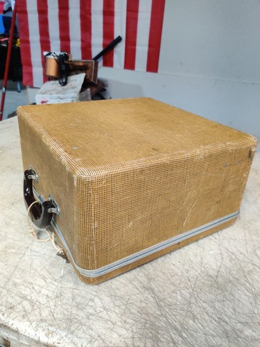 Vintage 1949? Macchina da scrivere portatile Royal Quiet DeLuxe con custodia rigida funziona - Foto 15 di 17