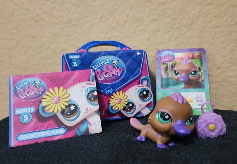LPS- Littlest Pet Shop Platypus G7 #465  w/ Accessory & Collector Card