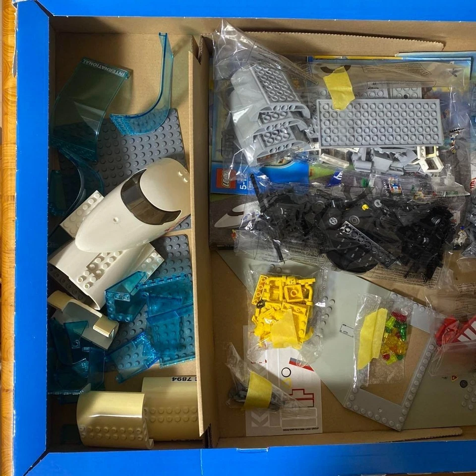 LEGO City Airport 7894 In 2006 Used Retired Complete W/Manuals - Image 3 of 4