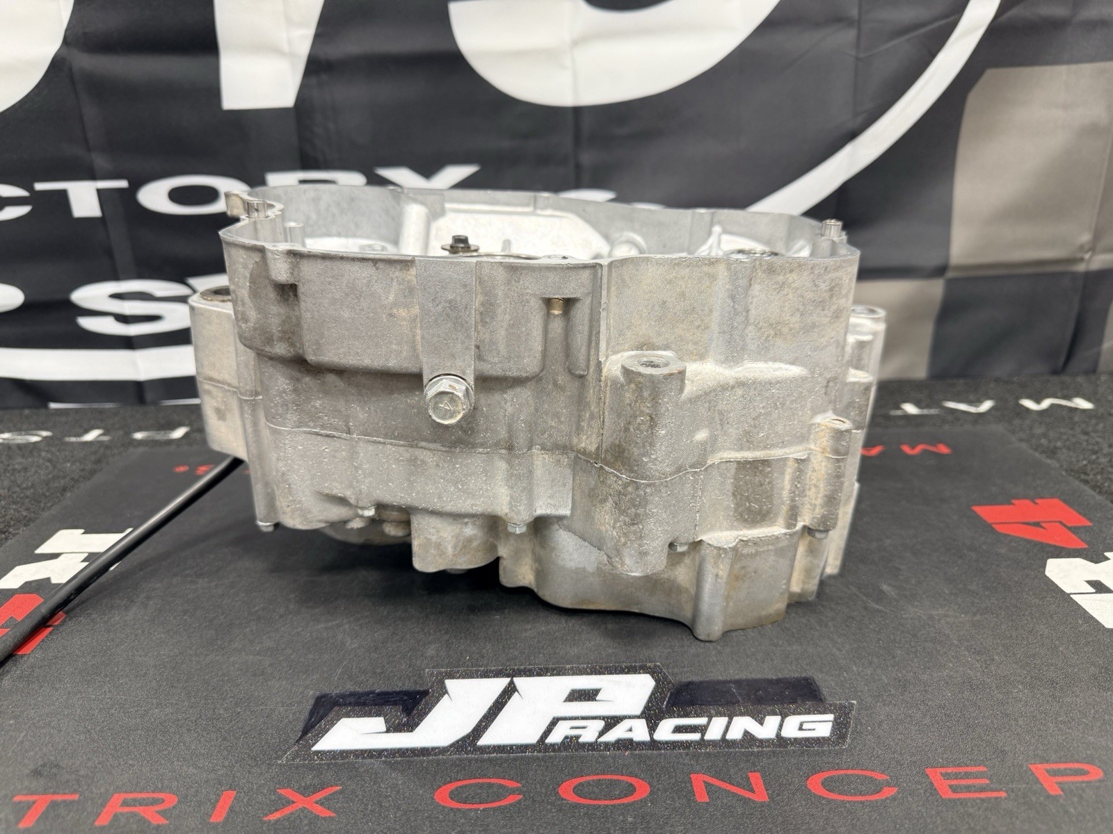 2003 KAWASAKI KX250 OEM Crankcase Set Left & Right! 14001-1307, Good Cases KX250