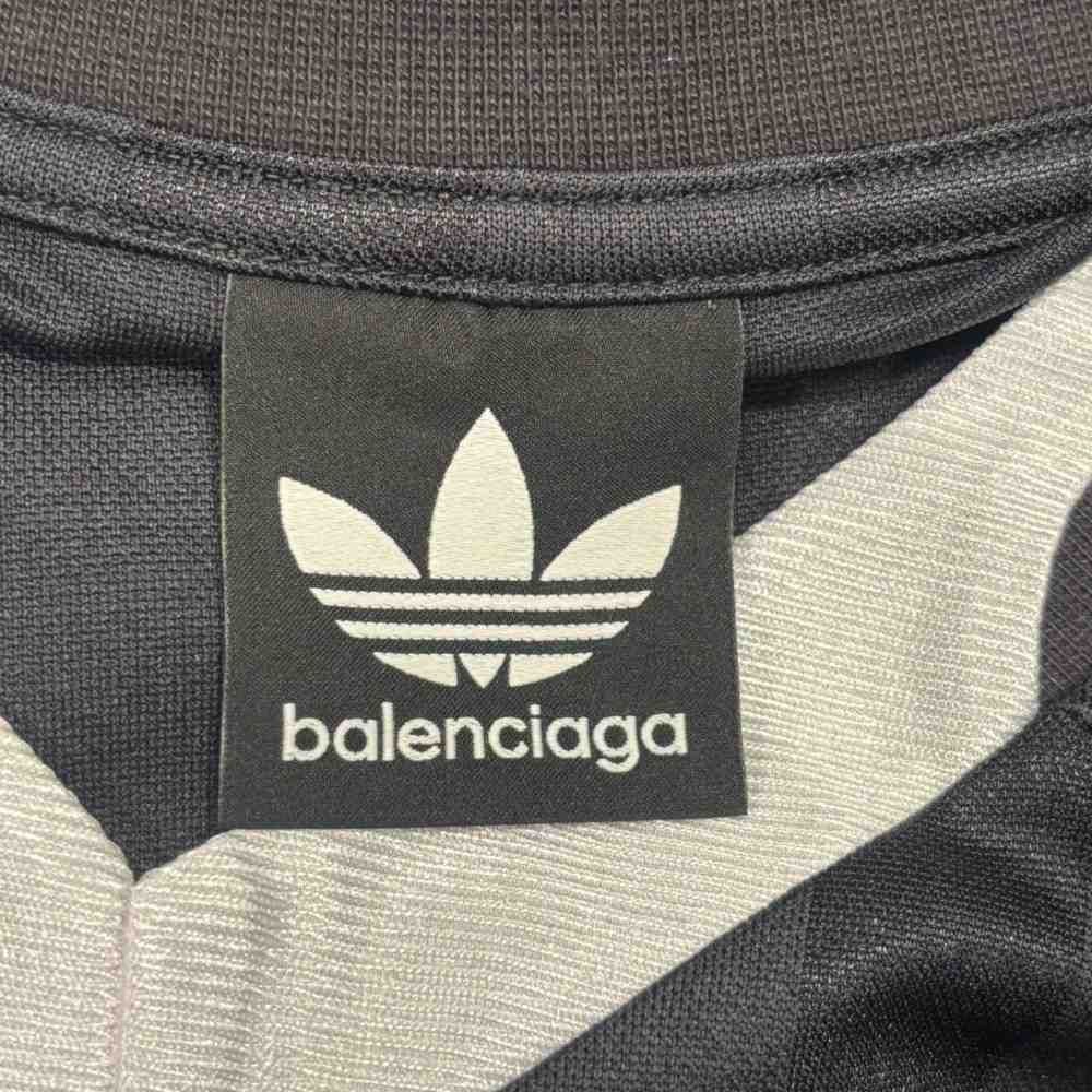 BALENCIAGA × adidas Oversized Soccer V- Short Sleeve T-Shirt 3