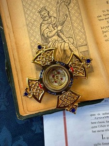 Reliquary - wooden piece from True Cross +++