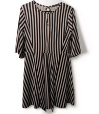 Boohoo Women’s Black/White Striped Skater Round Neck Keyhole 3/4 Short Size 12