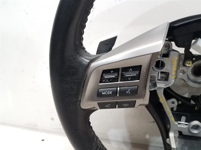 Volante Subaru Legacy Outback 2013 (2,5 L/CVT) *rasguños* Foto 3 de 4