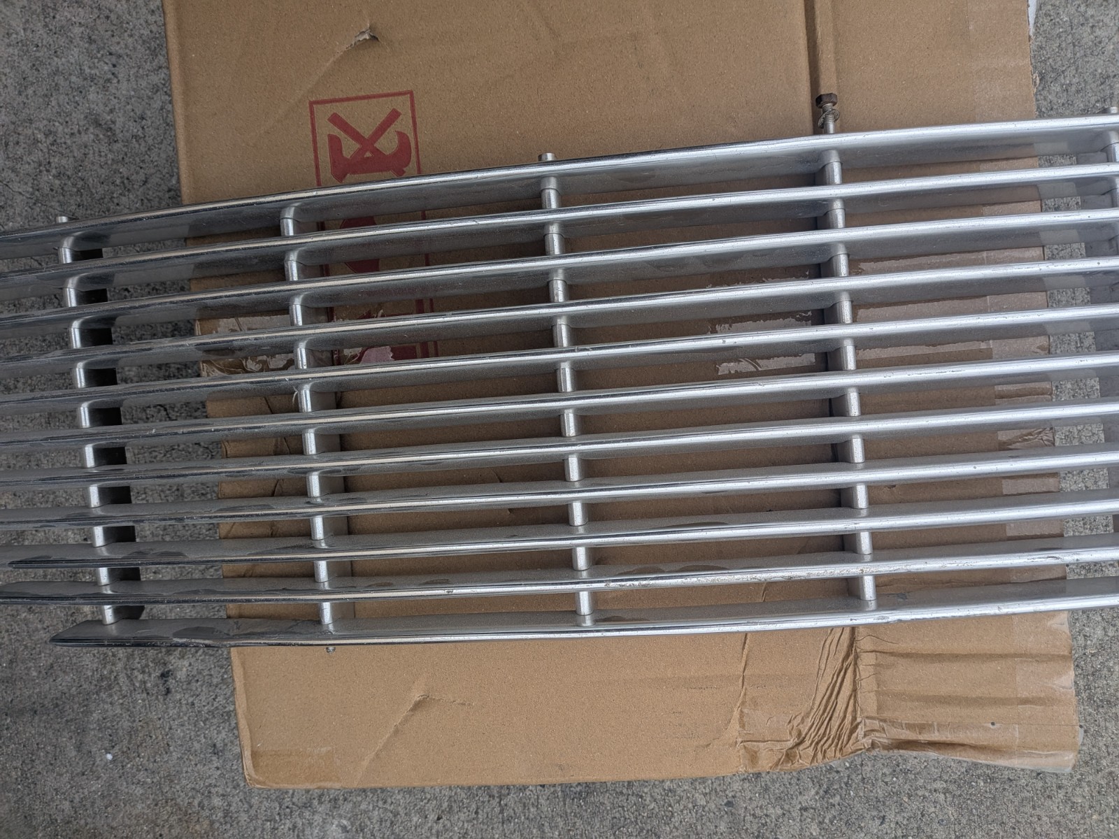 Aston Martin DB5 1965 Grille