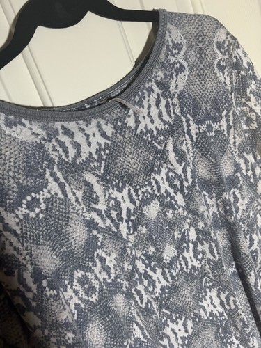 Free People Gray Snake Print Short Sleeve Top Shirt Size XS - Picture 2 of 4