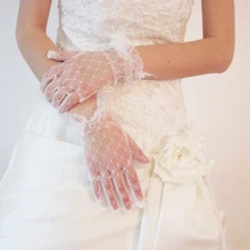 2 Colors Women Short Lace Mesh Finger Gloves Gothic Bride Wedding Mittens