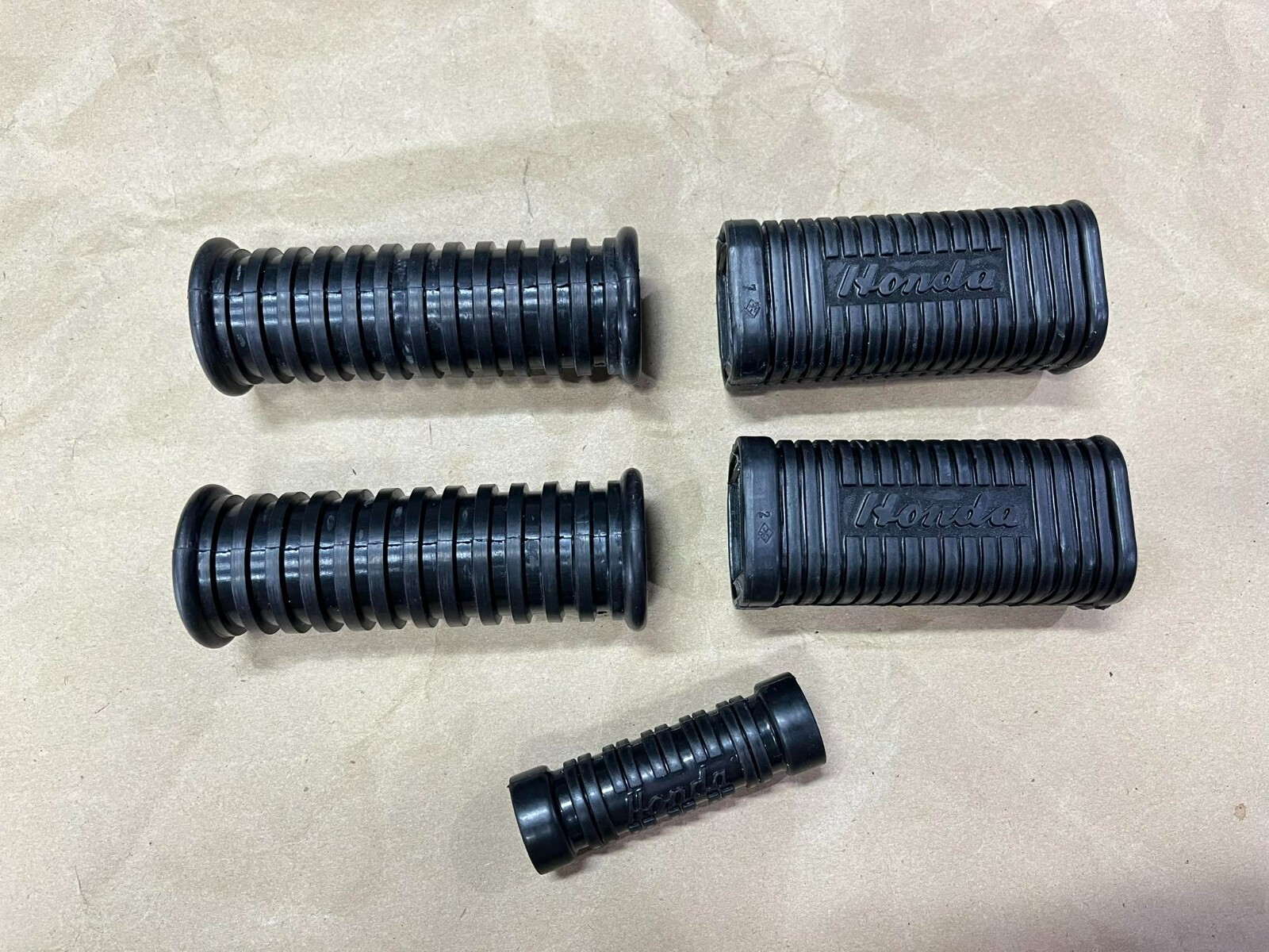 Honda C72 C77 CA72 CA77 C78 C71 KICK STARTER RUBBER , FOOTREST STEP PILLION /A