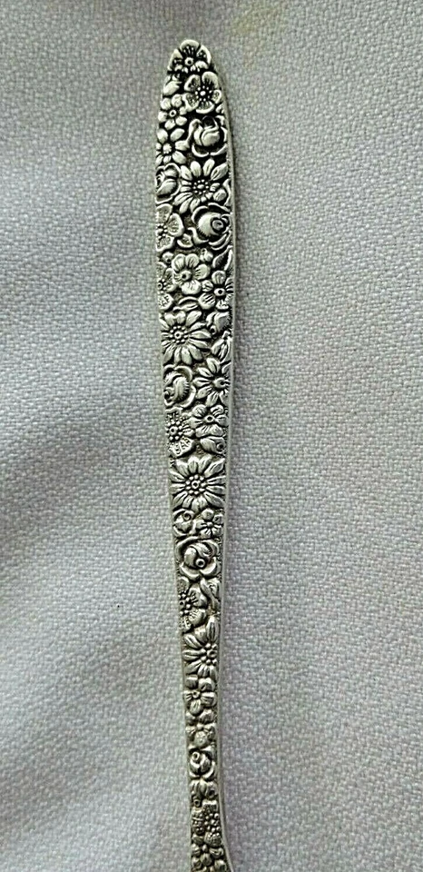 ВИНТАЖНАЯ САХАРНАЯ ЛОЖКА ИЗ СТЕРЛИНГОВОГО СЕРЕБРА REPROUSSE 1969 - Изображение 3 из 4