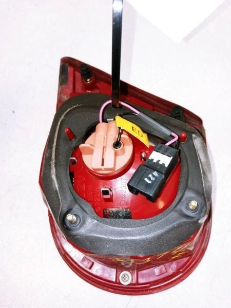 2004 2005 2006 KIA AMANTI ПАССАЖИРСКИЙ ПРАВЫЙ ВНУТРЕННИЙ ЗАДНИЙ ФОНАРЬ ЗАДНИЙ ФОНАРЬ OEM - Изображение 4 из 4