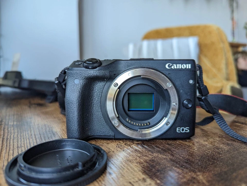 Canon EOS M3, photo 1 of 5