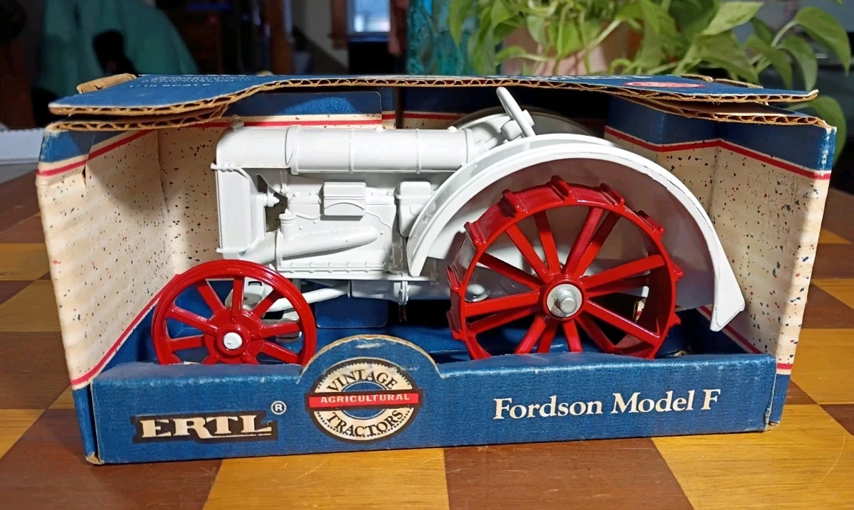 1:16 Ford Tractor Vintage Manufacture Diecast Farm Vehicles for