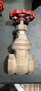 1-1/4 in Bronze Gate Valve Milwaukee Valve