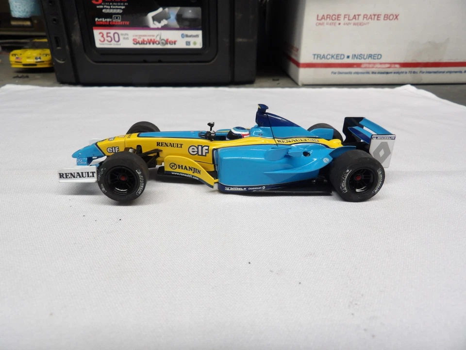 hornby hobbies 1/32 slot car   Renault #7 elf - Image 4 of 4