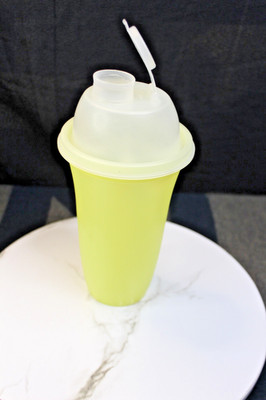 Vntg Tupperware Quick Shake Mixer Container #844 Yellow Retro Kitchen COMPLETE